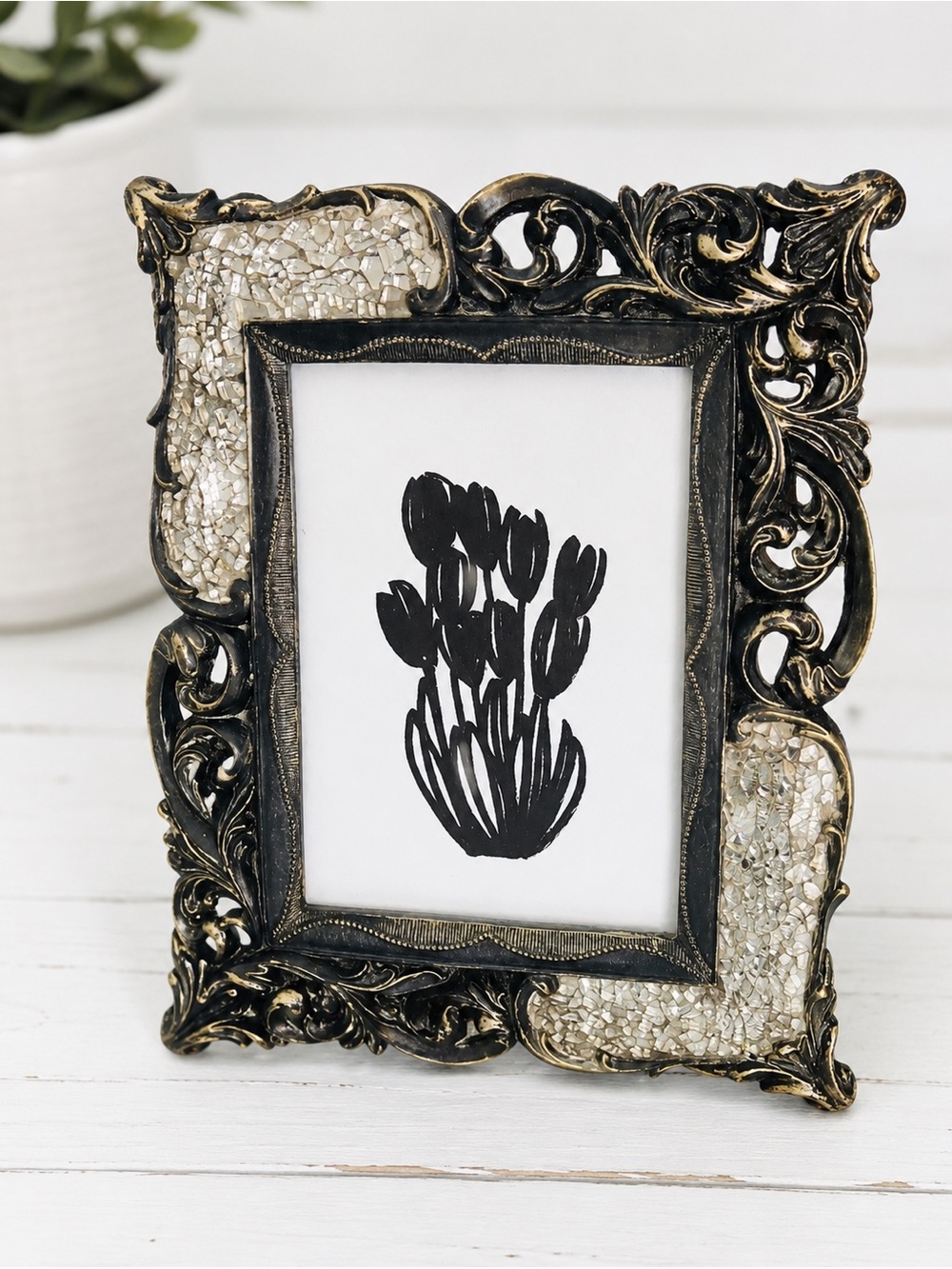 🖤 Ornate Vintage-Style Black and Gold Decorative Photo Frame